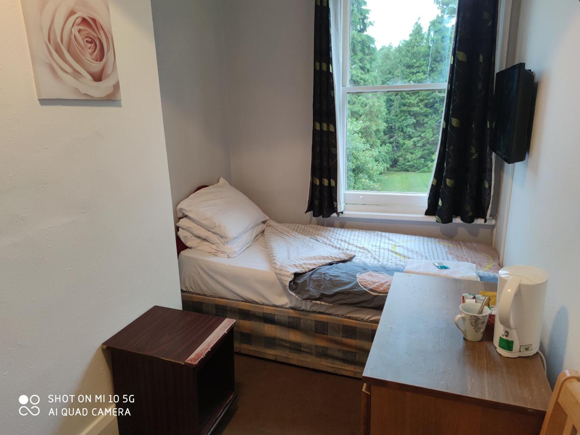 Sussex Lodge Guest House スラウ エクステリア 写真