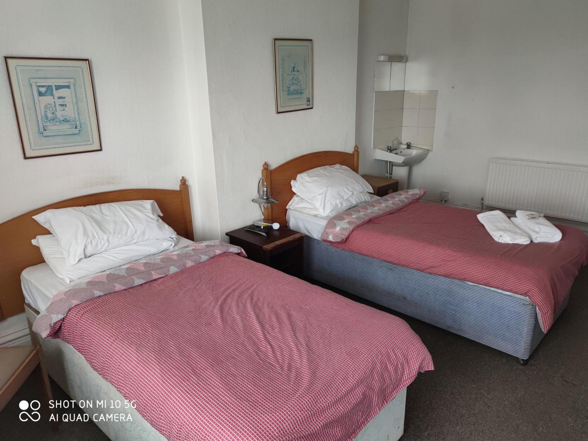 Sussex Lodge Guest House スラウ エクステリア 写真