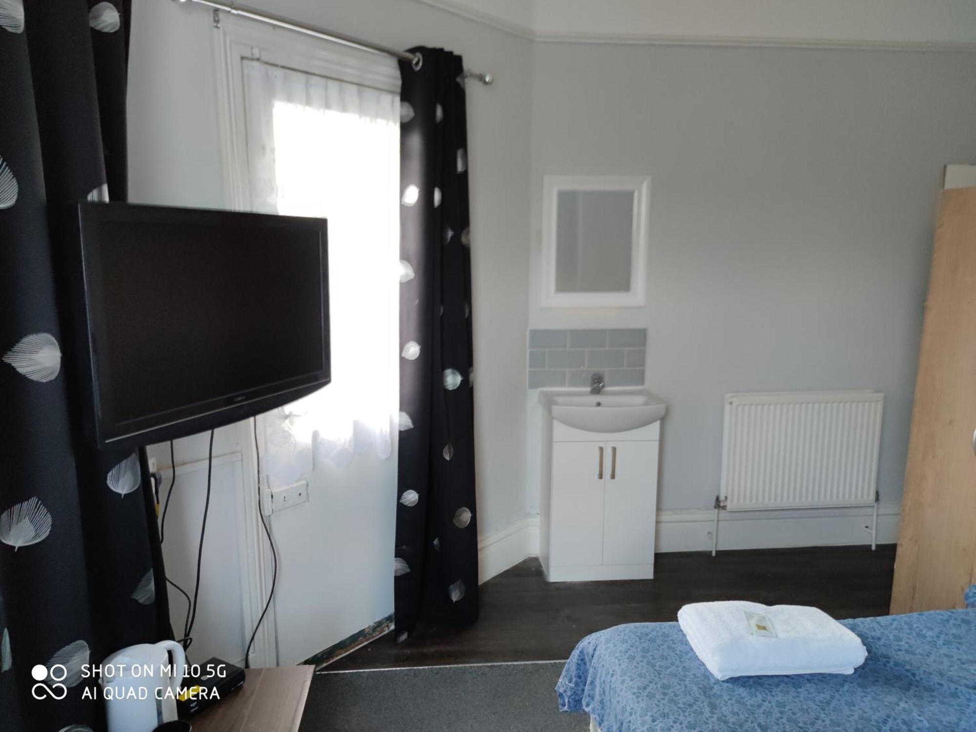 Sussex Lodge Guest House スラウ エクステリア 写真