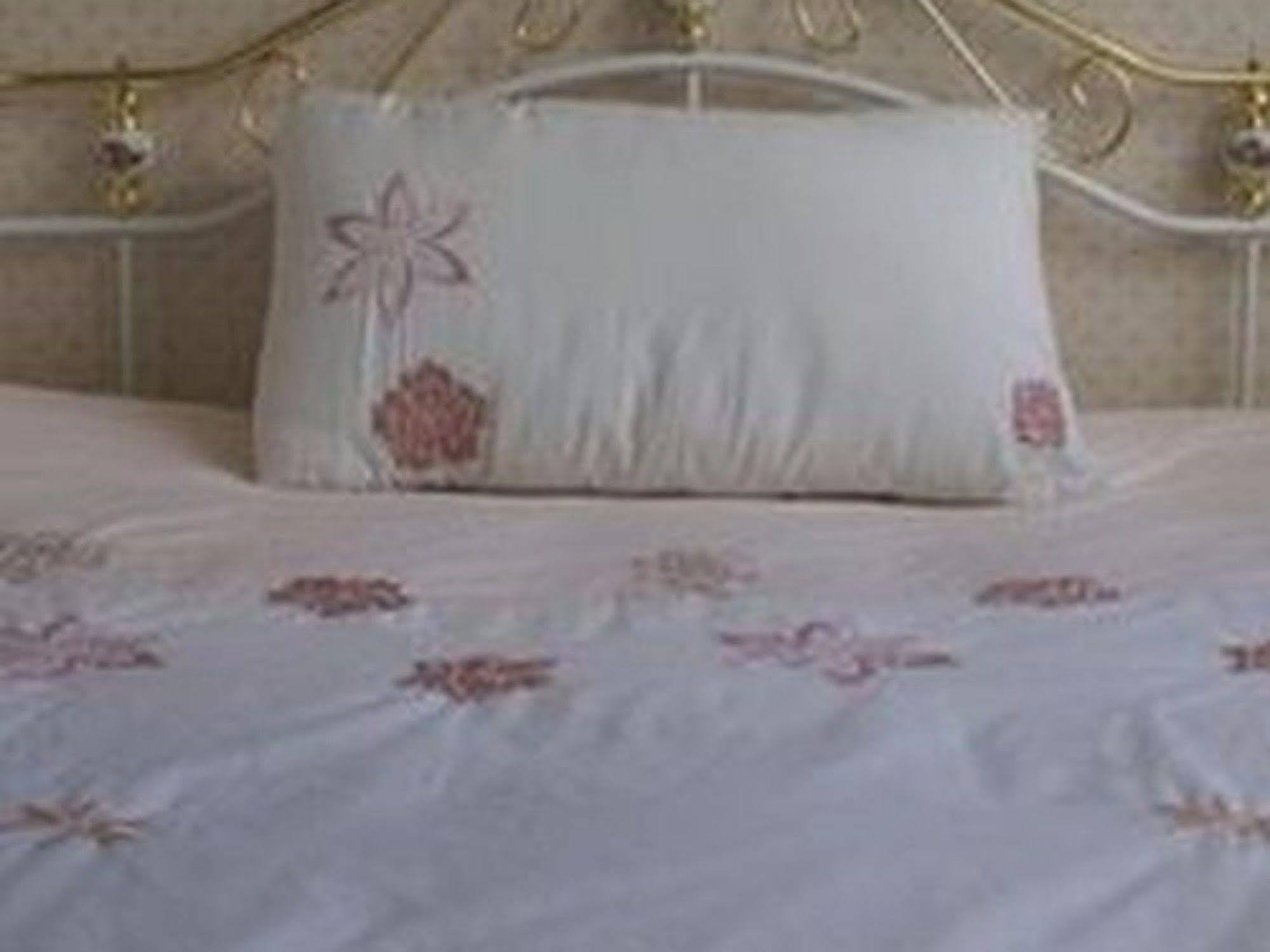 Sussex Lodge Guest House スラウ エクステリア 写真