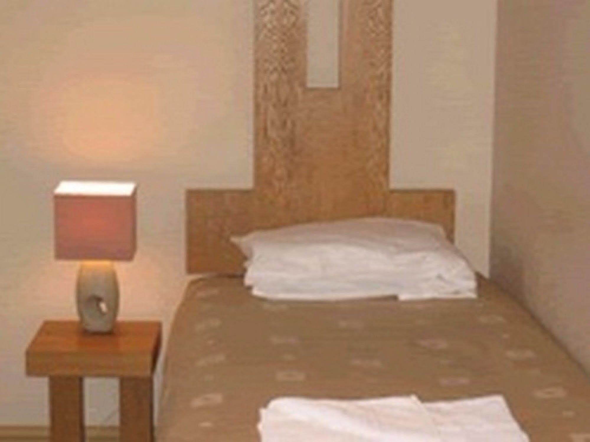 Sussex Lodge Guest House スラウ エクステリア 写真